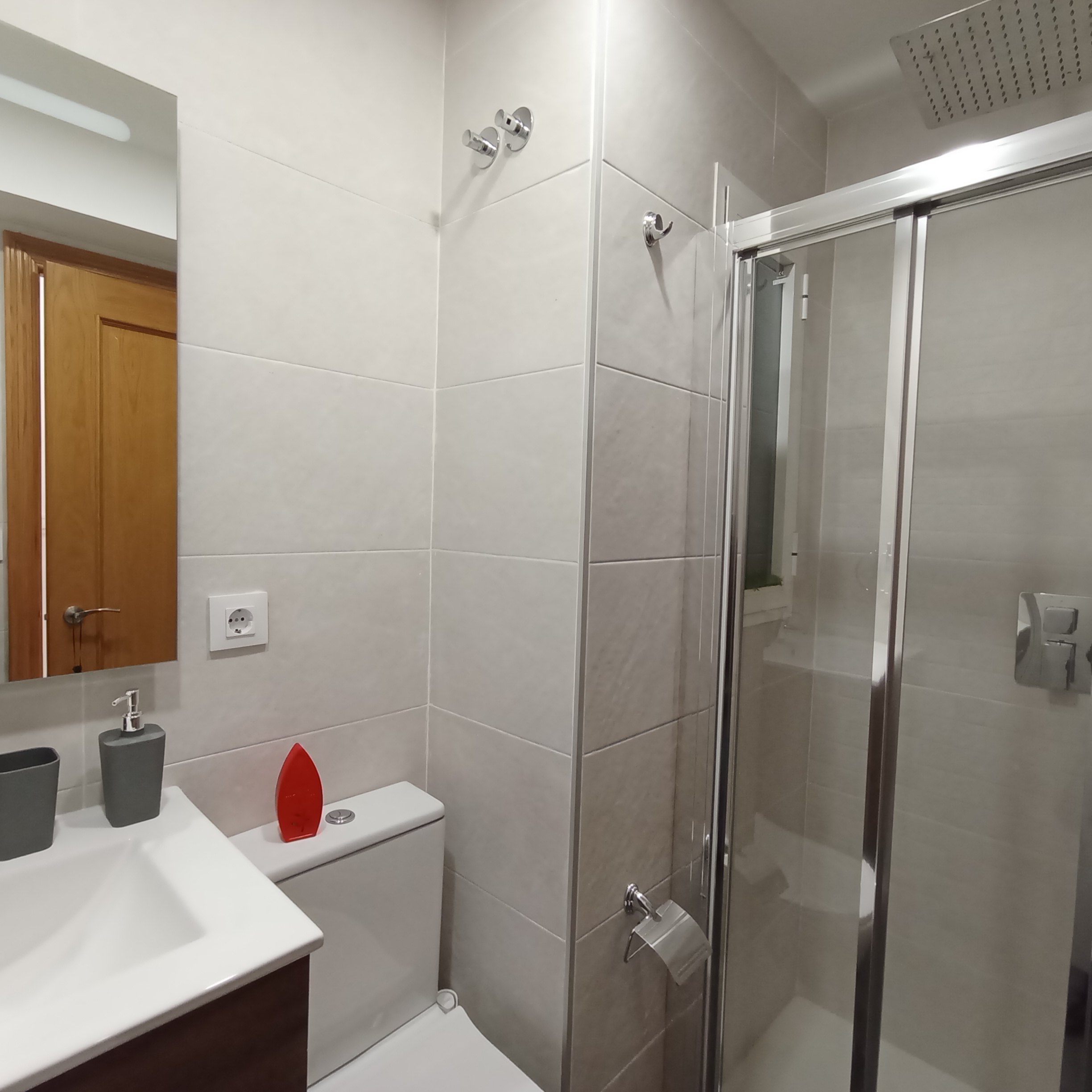 Trafalgar - 3 Bedroom apartment for rent in Valencia bathroom