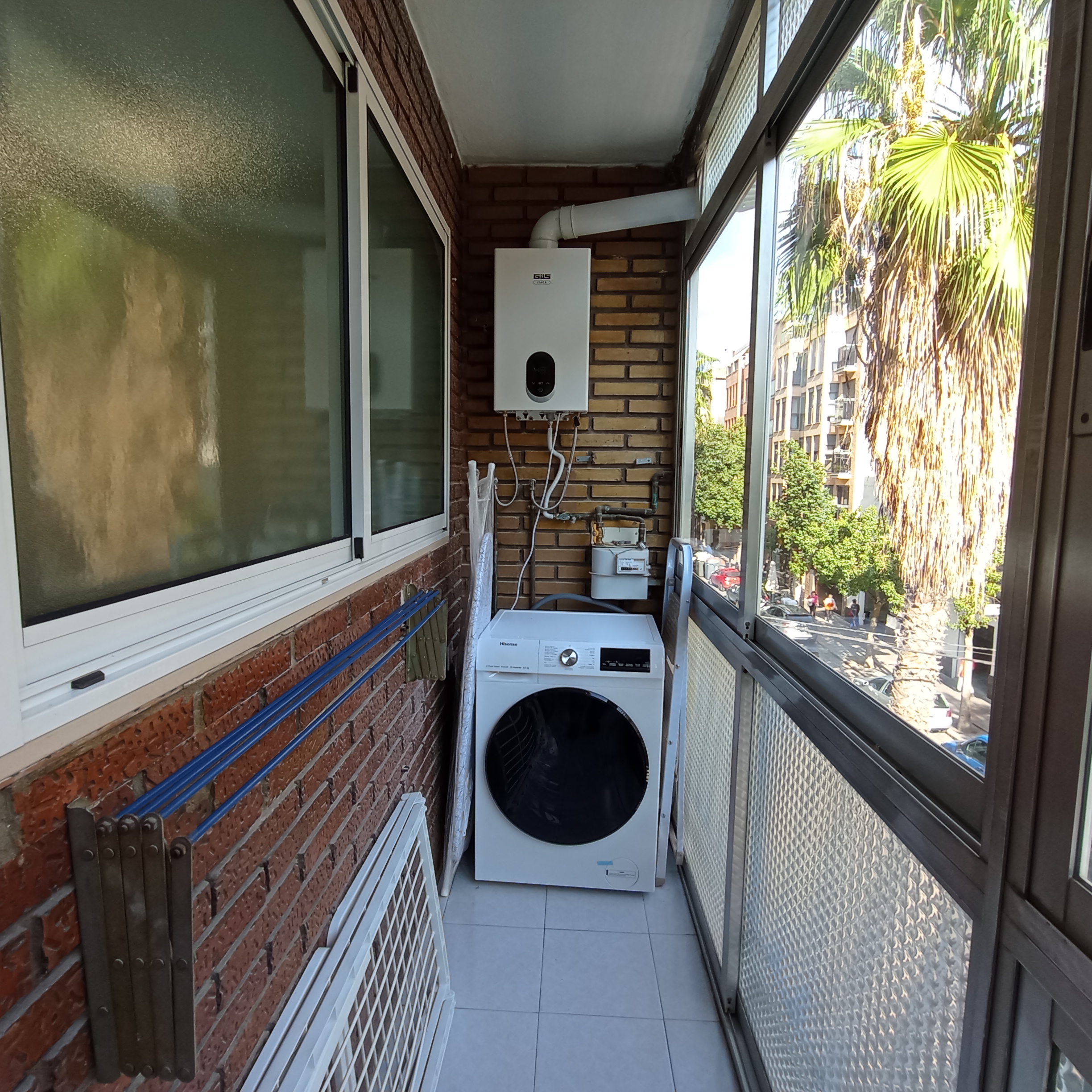Trafalgar - 3 Bedroom apartment for rent in Valencia balcony 2