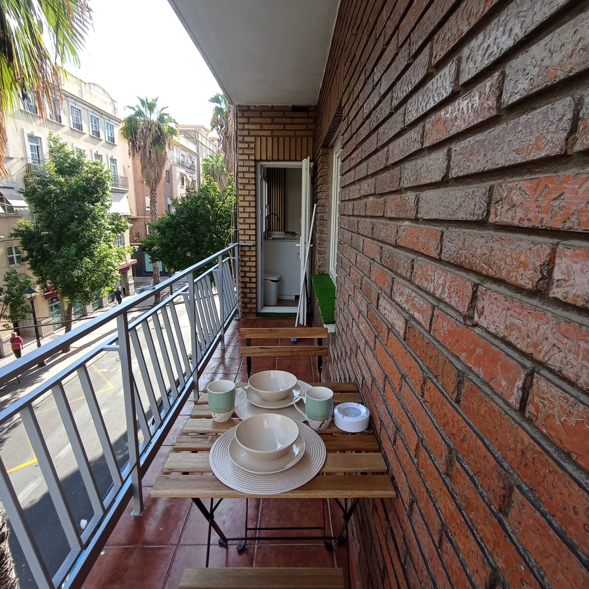 Trafalgar - 3 Bedroom apartment for rent in Valencia balcony 4