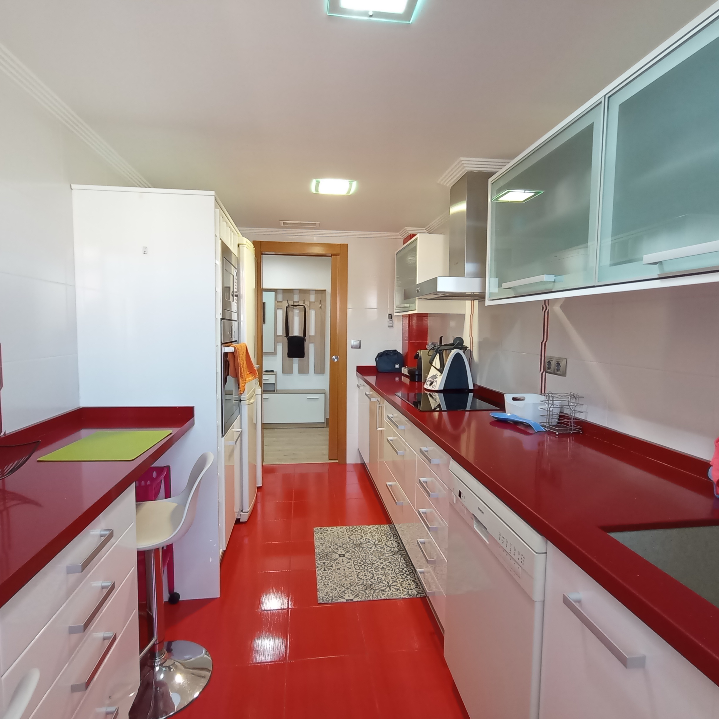 Escultor - 3 Bedroom apartment for rent in Valencia kitchen 1