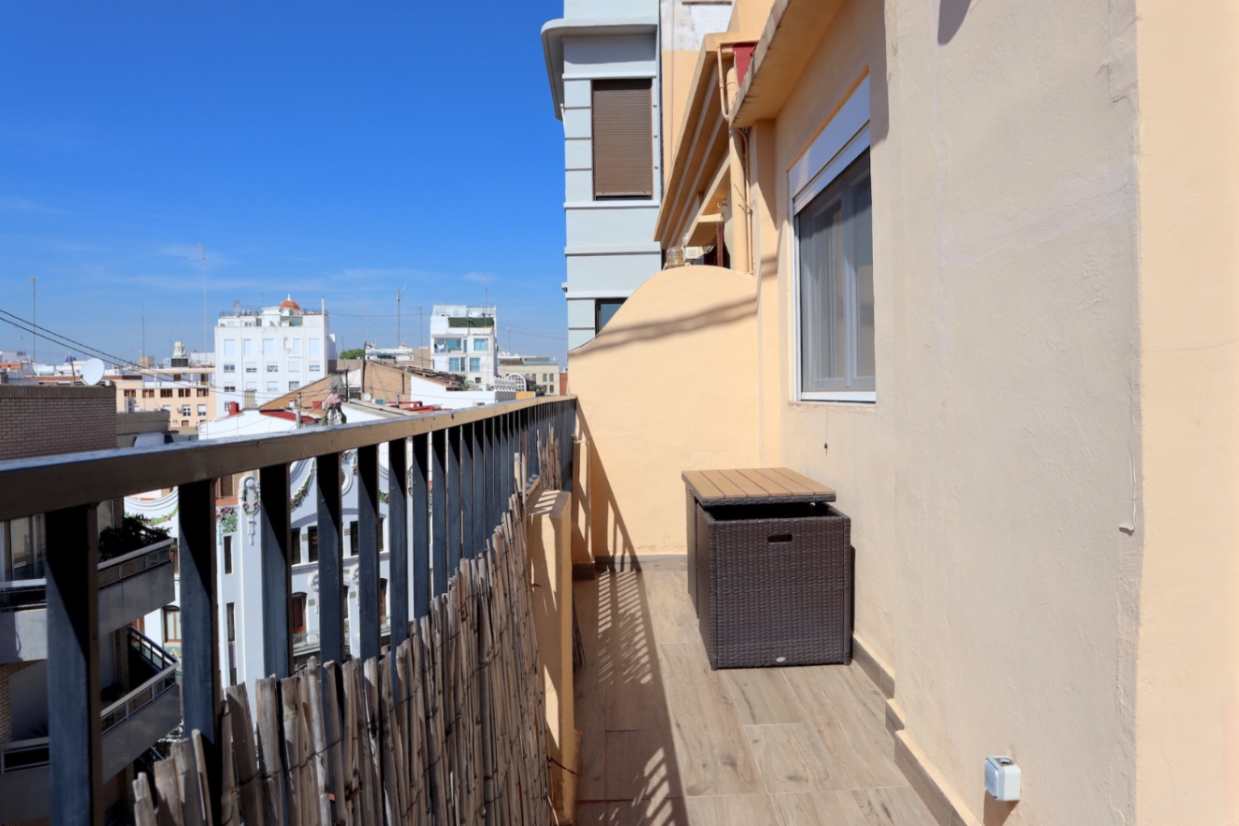 Penthouse for rent in Valencia balcony 4