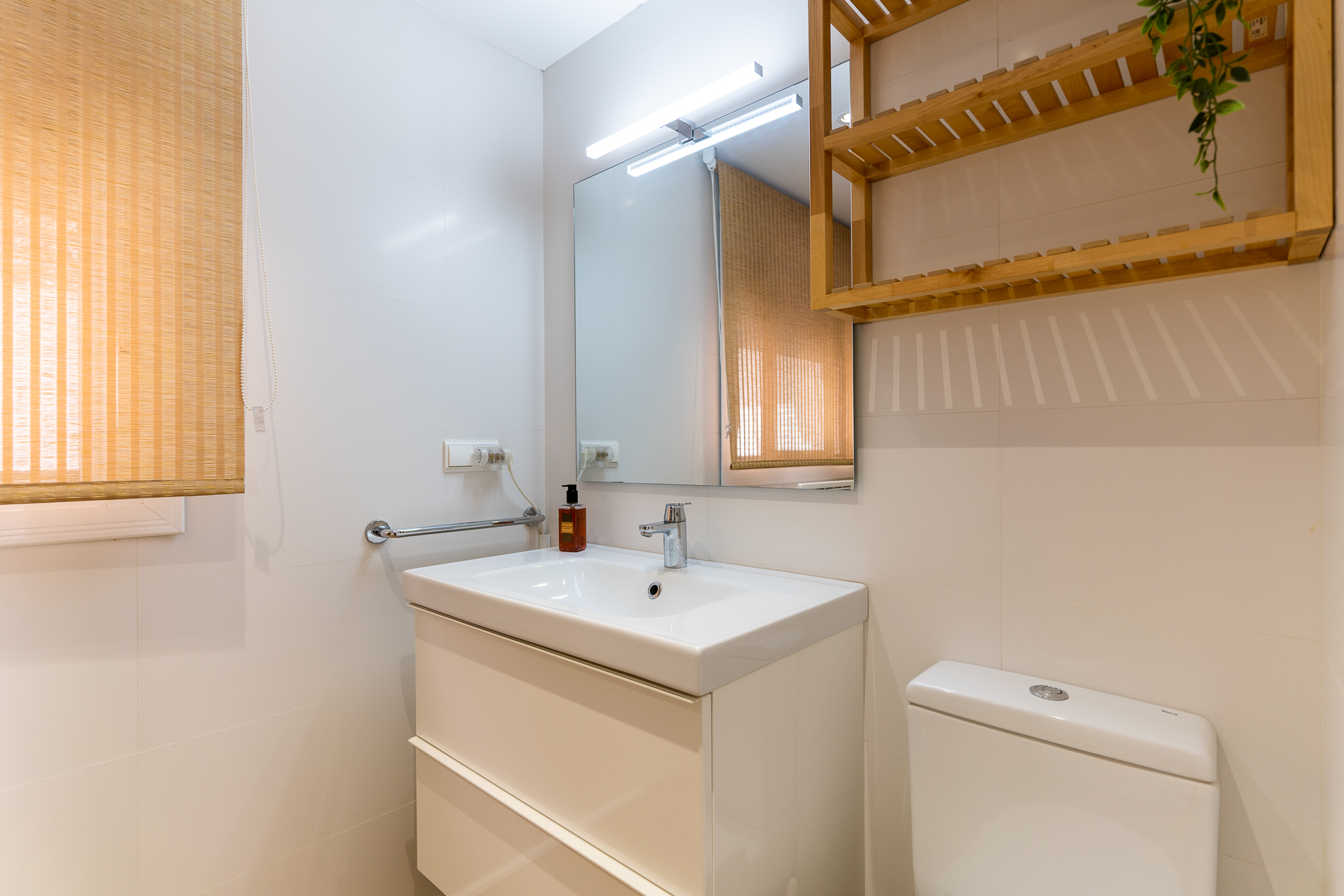 apartment-for-rent-in-alicante-bathroom