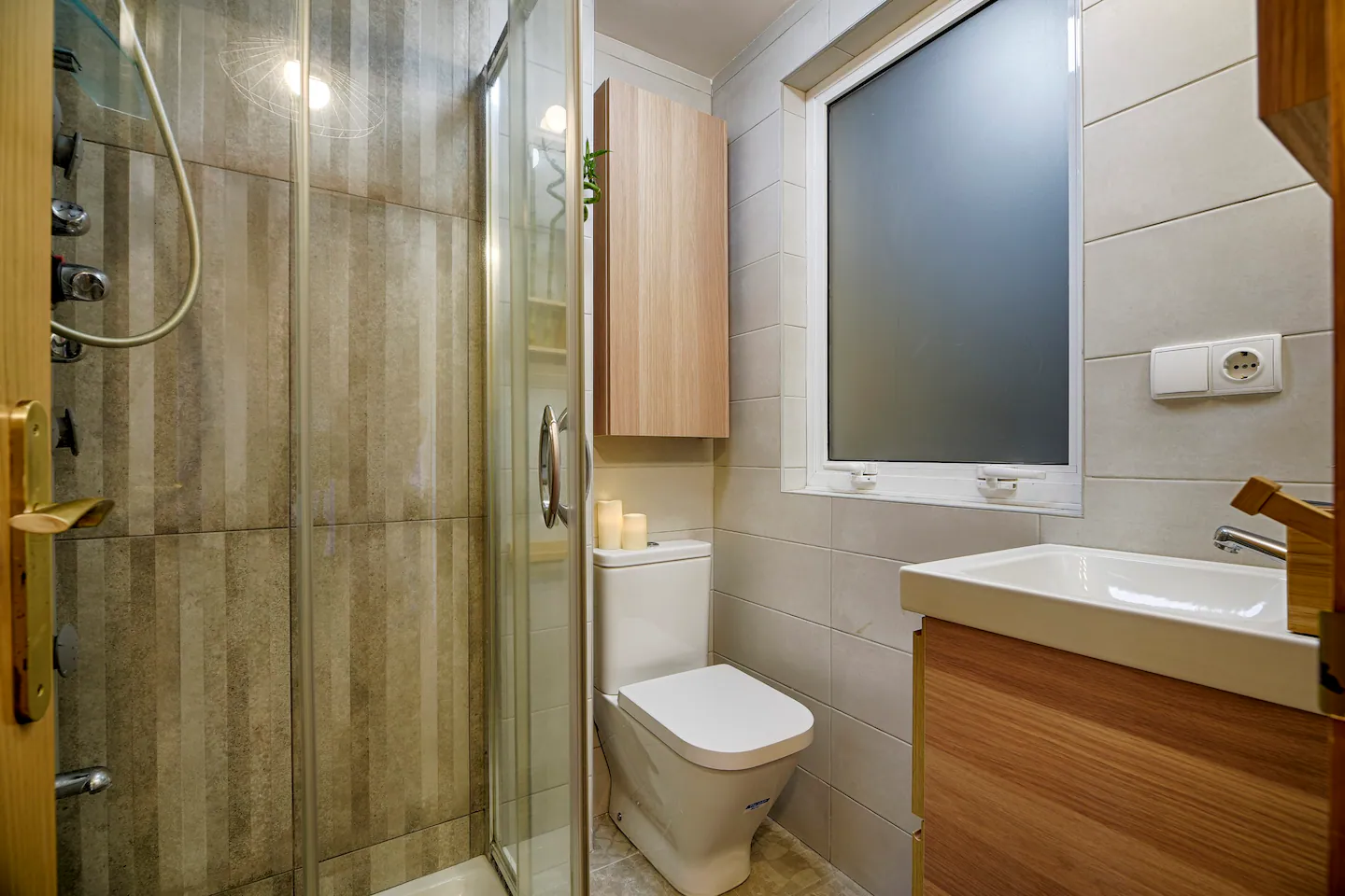Bathroom - 1 Bedroom apartment for rent in A Coruña